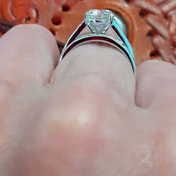 125 FACETS MOISSANITE WEDDING SET - Picture 3 of 13